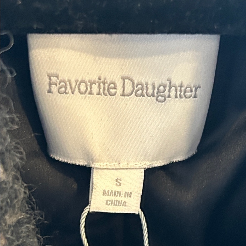 Favorite Daughter - Picture 4 of 5